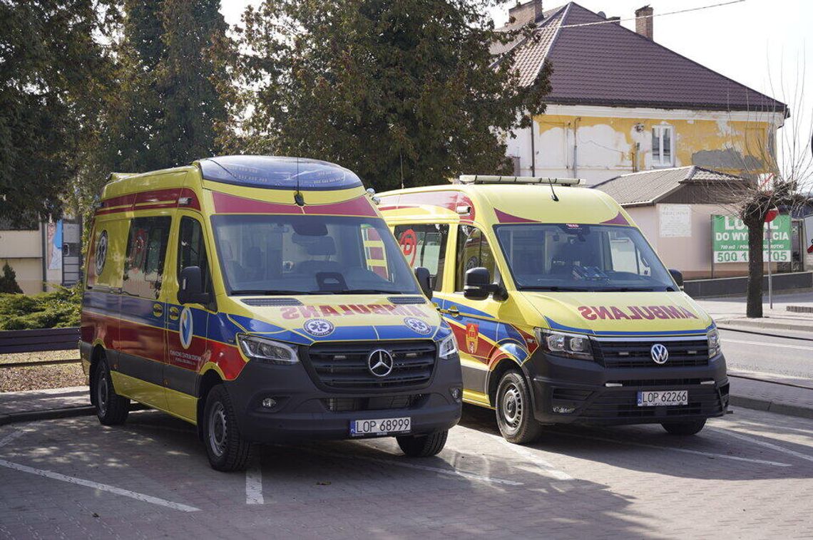 Nowa karetka dla Powiatowego Centrum Zdrowia w Opolu Lubelskim — szybsza pomoc Nowy pojazd trafił do Powiatowego Centrum Zdrowia w Opolu Lubelskim wraz z pełnym wyposażeniem medycznym. Uroczystość przekazania zgromadziła przedstawicieli władz samorządowych, pracowników służby zdrowia oraz zaproszonych gości.