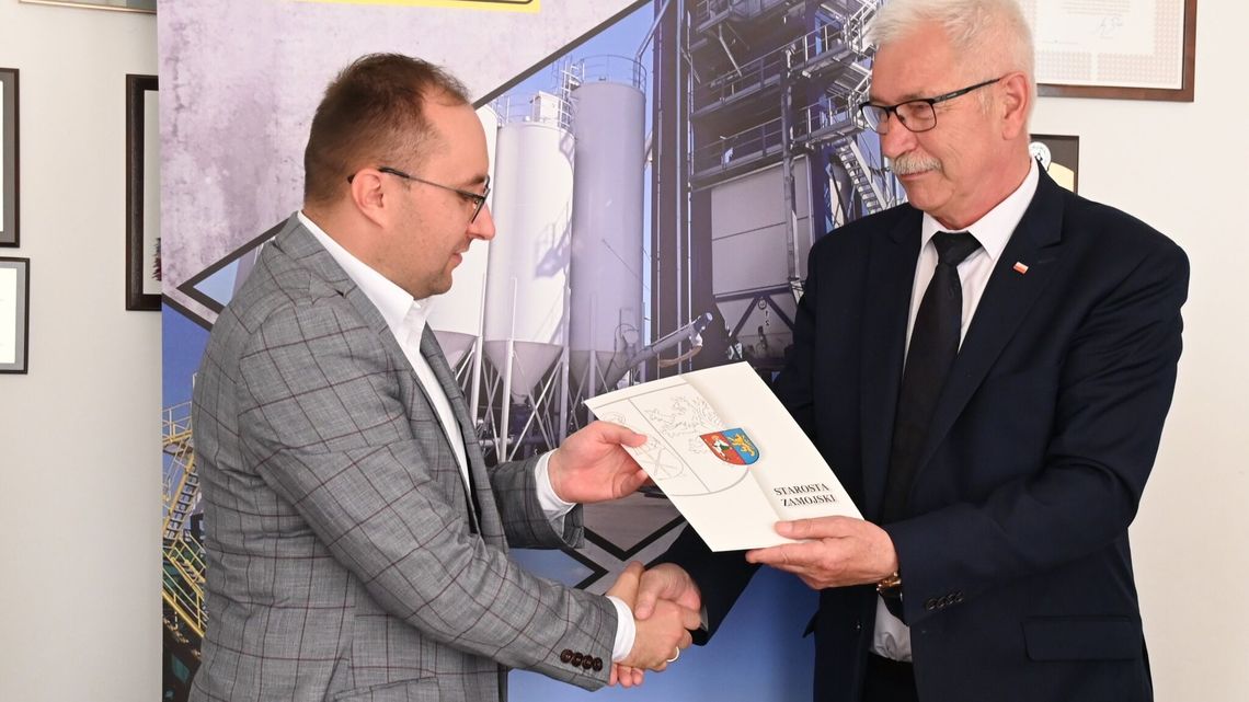 Nowa nawierzchnia, szersze zakręty, równe pobocza. Odnowią drogę w trzech gminach Nowa nawierzchnia, szersze zakręty, równe pobocza. Odnowią drogę w trzech gminach