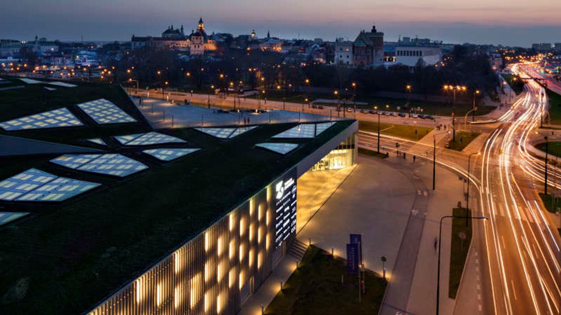 Nowa restauracja w Tarasach Zamkowych. Piłkarz i trenerzy na otwarciu