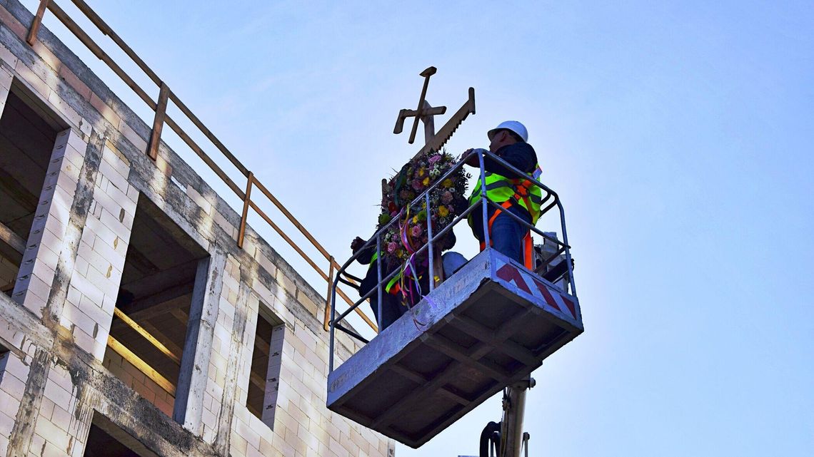 Nowa siedziba starostwa pnie się w górę. Prace idą zgodnie z planem 
