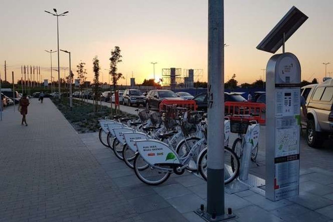 Nowa stacja Lubelskiego Roweru Miejskiego w Lublinie. Zapłacił za nią sklep Nowa stacja Lubelskiego Roweru Miejskiego w Lublinie. Zapłacił za nią sklep