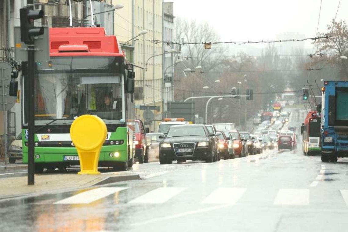 Nowa sygnalizacja paraliżuje ruch. Wielkie korki na al. Piłsudskiego Nowa sygnalizacja paraliżuje ruch. Wielkie korki na al. Piłsudskiego