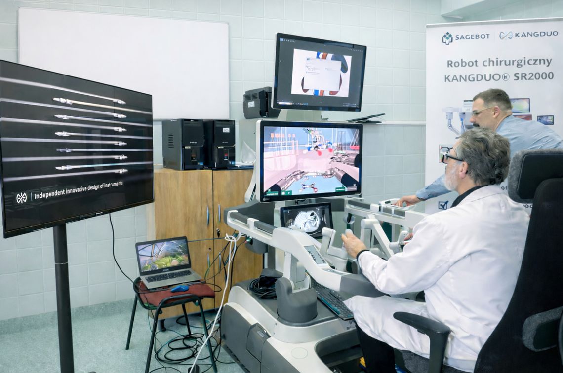 Robot chirurgiczny KangDuo SR2000 – szkolenie lekarzy z obsługi nowoczesnego sprzętu medycznego