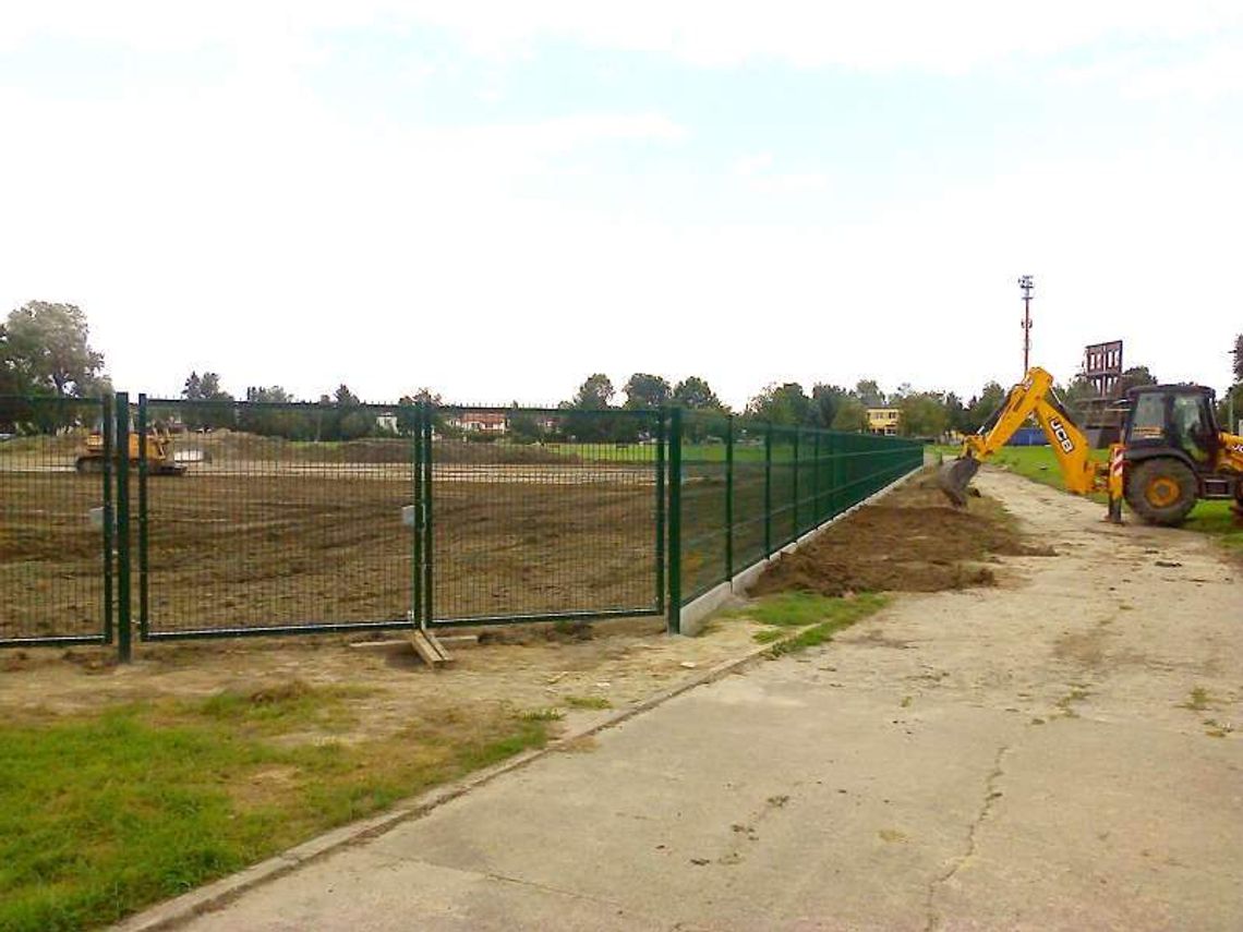 Nowe boisko na błoniach w Puławach