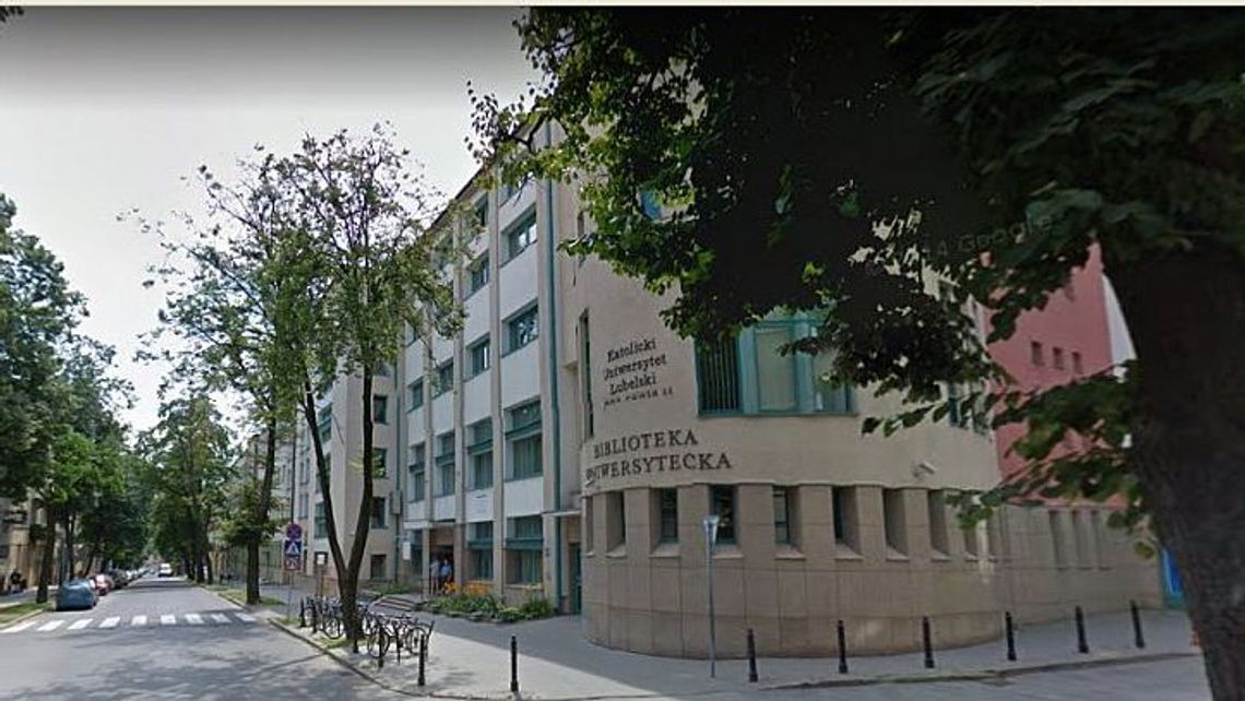 Nowe drzewa przed biblioteką KUL nie pojawią się szybko. Kiedy nasadzenia?