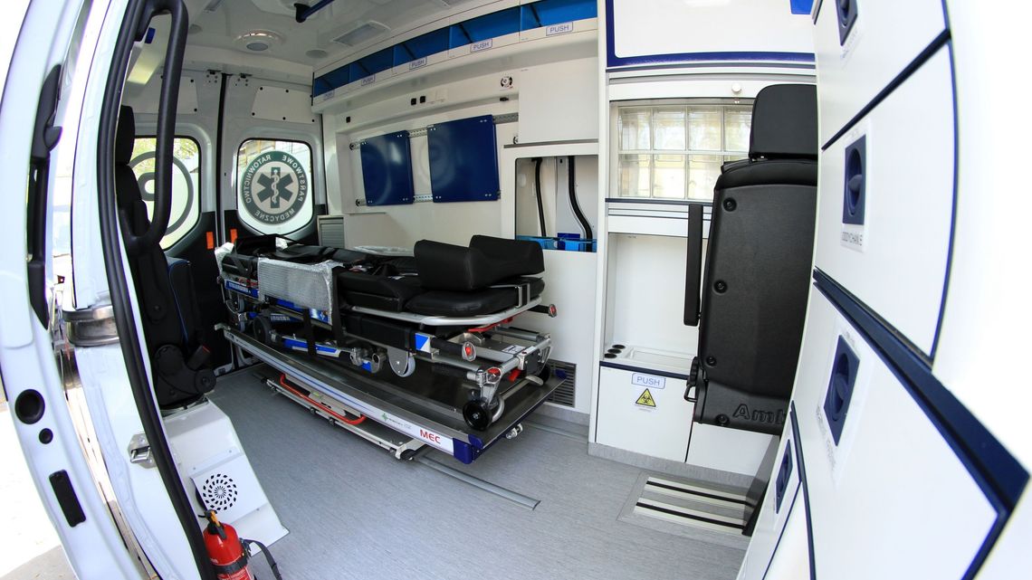 Nowe karetki dotarły do szpitala. Ambulanse kupiły Zakłady Azotowe i Browary Lubelskie