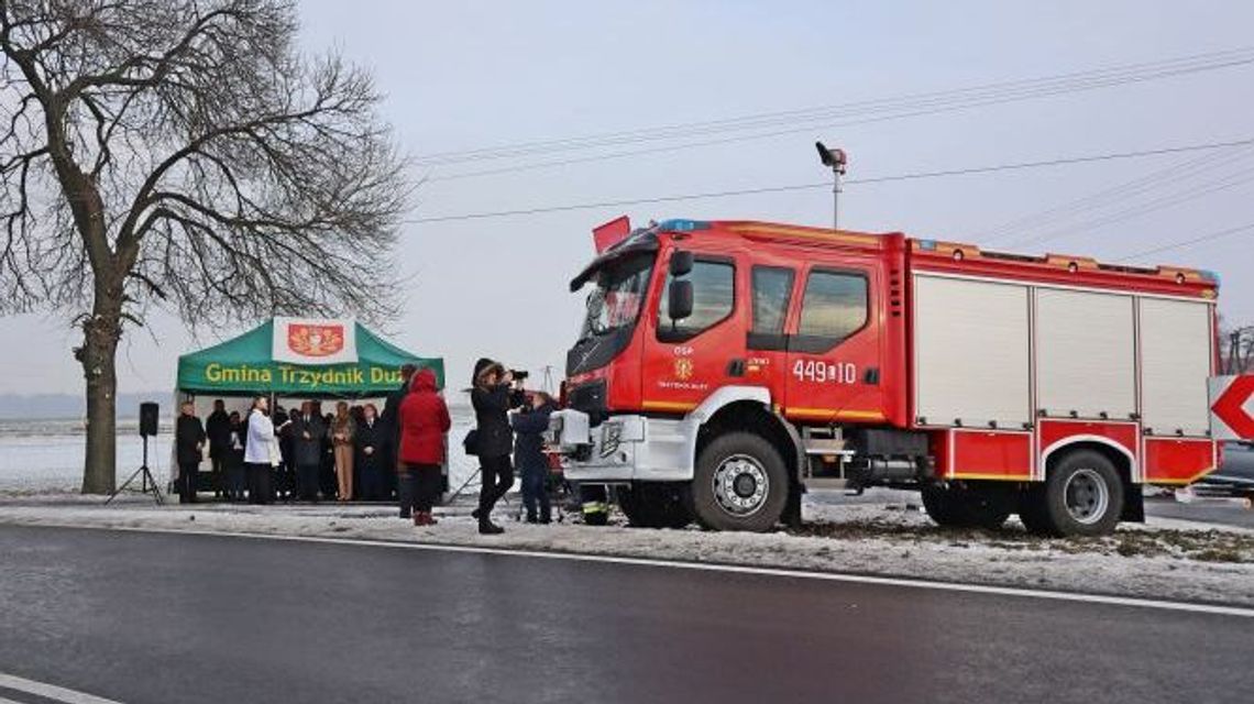 Nowe kilka kilometrów drogi w powiecie kraśnickim. Właśnie otworzyli trasę