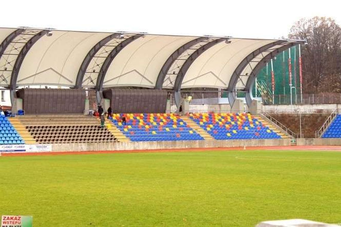 Nowe krzesełka na stadionie w Puławach się nie podobają?