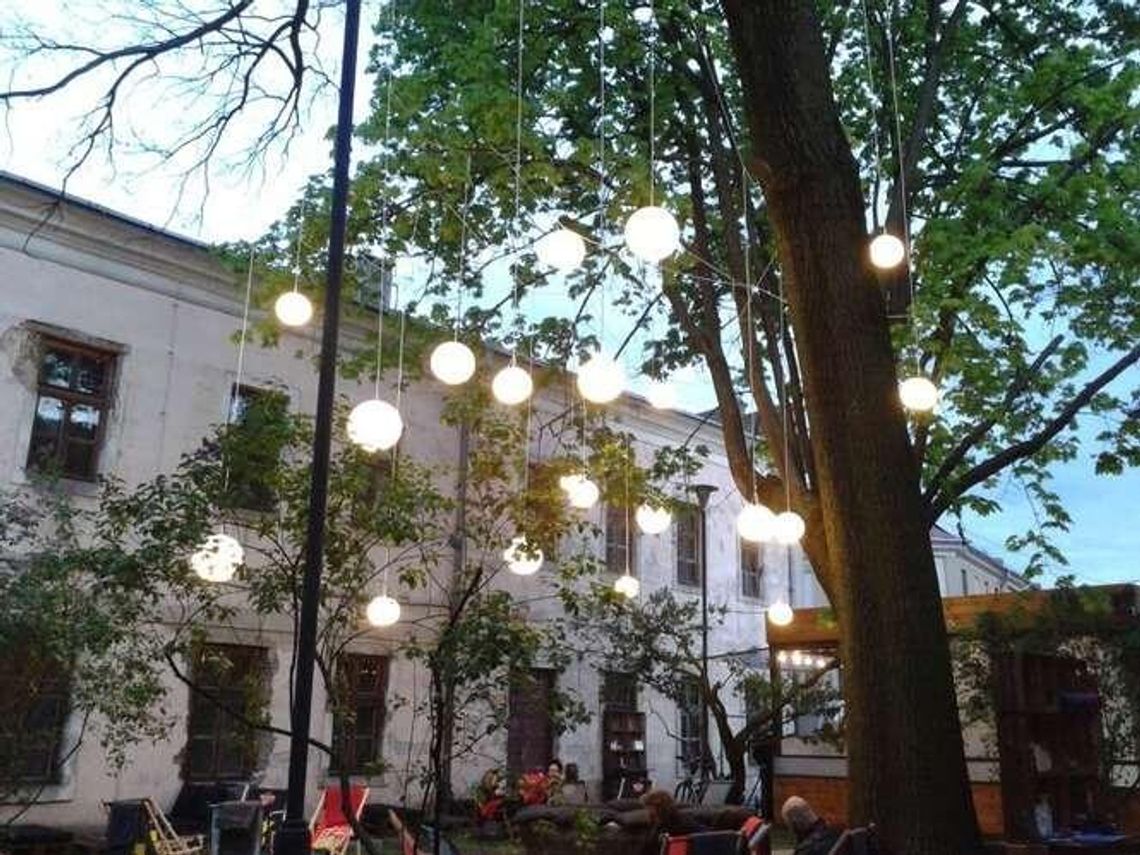 Nowe miejsce w Lublinie - Podwórko w Pałacu Potockich Nowe miejsce w Lublinie - Podwórko w Pałacu Potockich