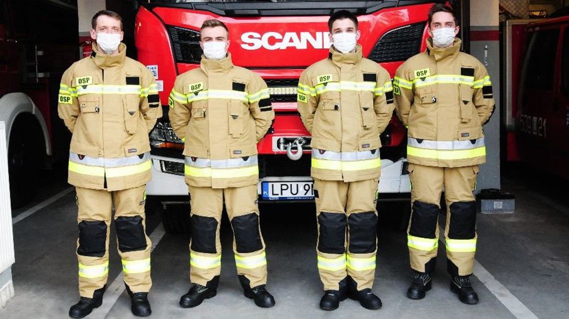 Nowe mundury dla strażaków z Nałęczowa Nowe mundury dla strażaków z Nałęczowa