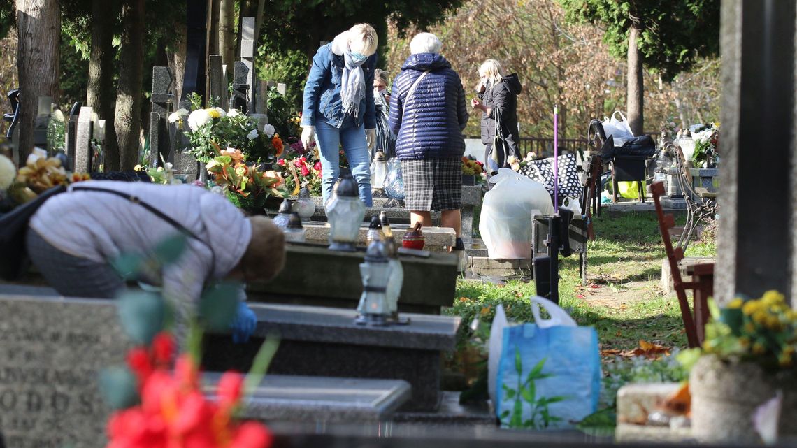 Nowe obostrzenia i decyzje. Rząd zamyka cmentarze na Wszystkich Świętych