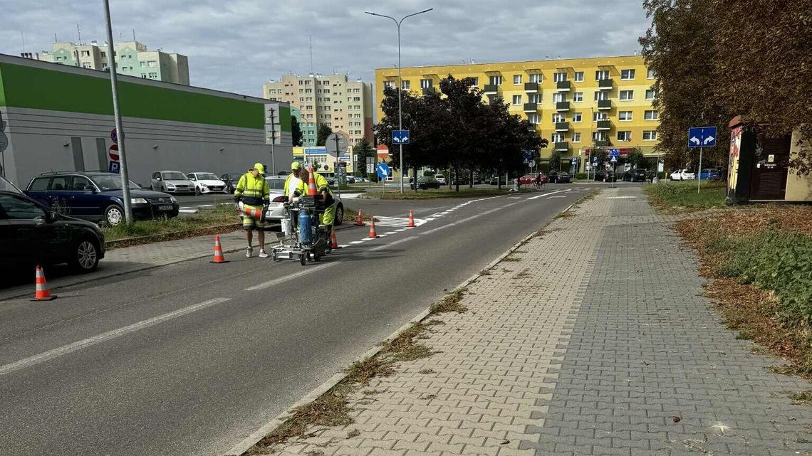 Nowe pasy na jezdni i więcej miejsc parkingowych. Zmiany na ul. Kamiennej