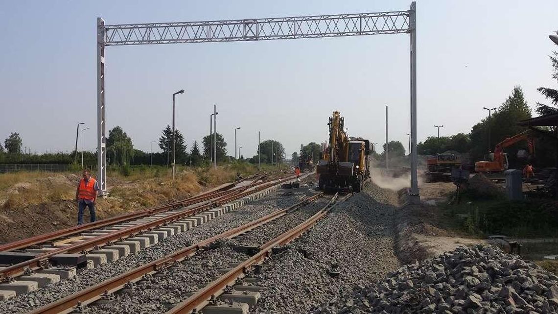 Nowe perony i krótsza podróż. Po wakacjach otworzą przebudowywaną linię z Lublina