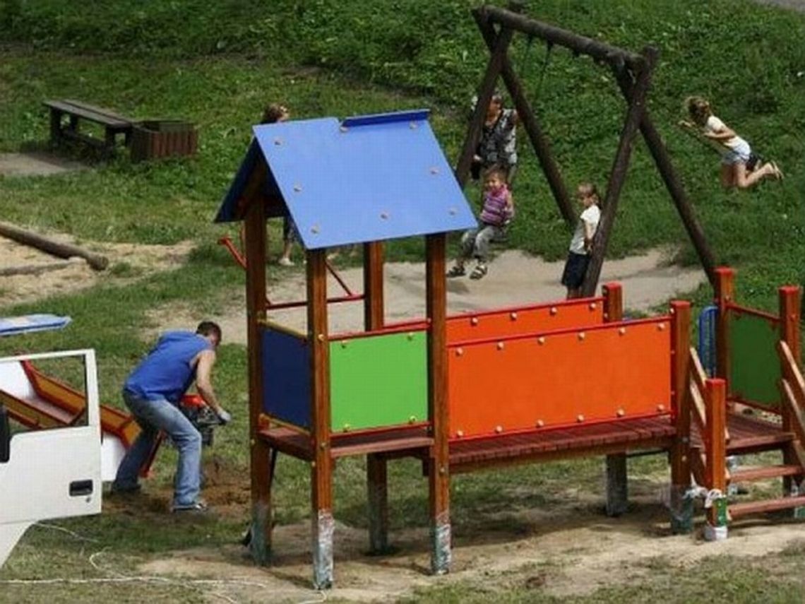 Nowe place zabaw powstaną przy szkołach w Lublinie Nowe place zabaw powstaną przy szkołach w Lublinie