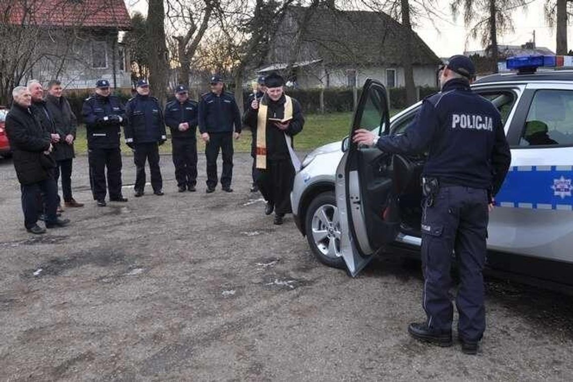 Nowe radiowozy puławskiej policji. Do jednego dołożyły się gminy