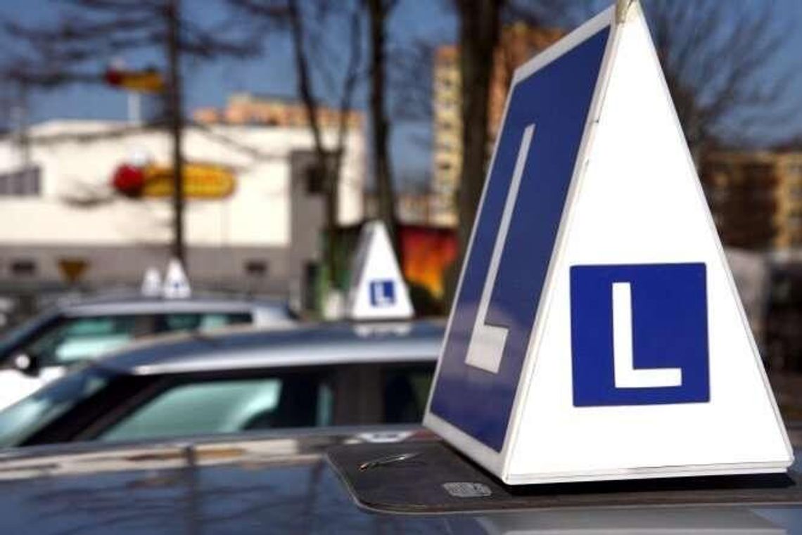 Nowe rygorystyczne przepisy dla młodych kierowców. Wolniejsza jazda, surowsze kary Nowe rygorystyczne przepisy dla młodych kierowców. Wolniejsza jazda, surowsze kary