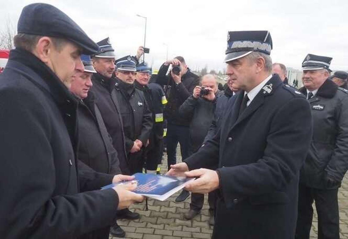 Nowe samochody dla strażaków z OSP w Lubelskiem. "Na nowe auto czekaliśmy kilkanaście lat"