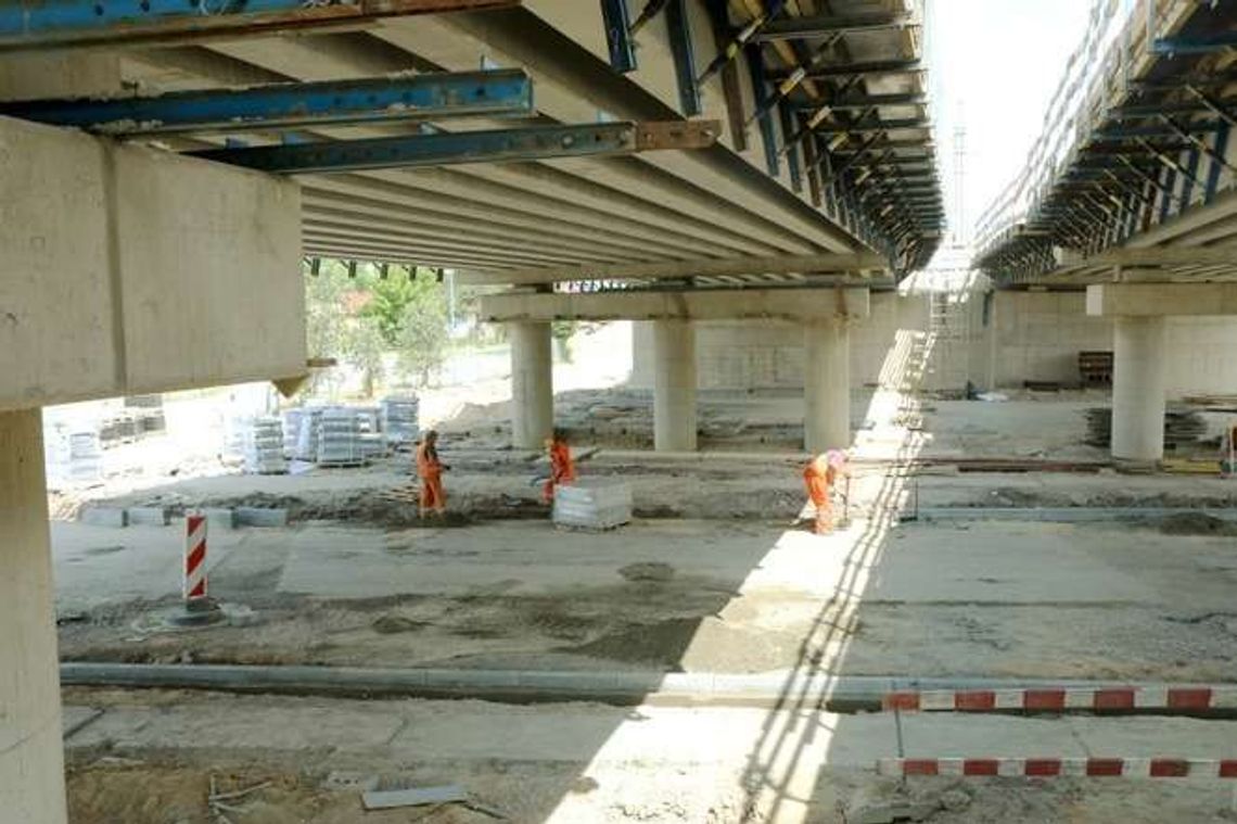 Nowe wiadukty wkrótce przejezdne. Jak się zmieni dojazd do dworca PKP?