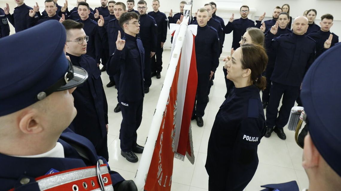 Nowi funkcjonariusze złożyli ślubowanie i rozpoczęli służbę