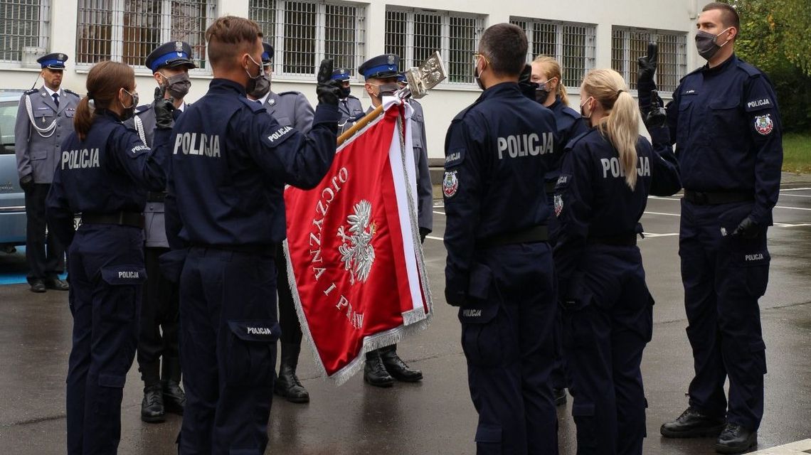 Nowi policjanci w lubelskim garnizonie. "Ślubowania mają skromniejszy charakter"