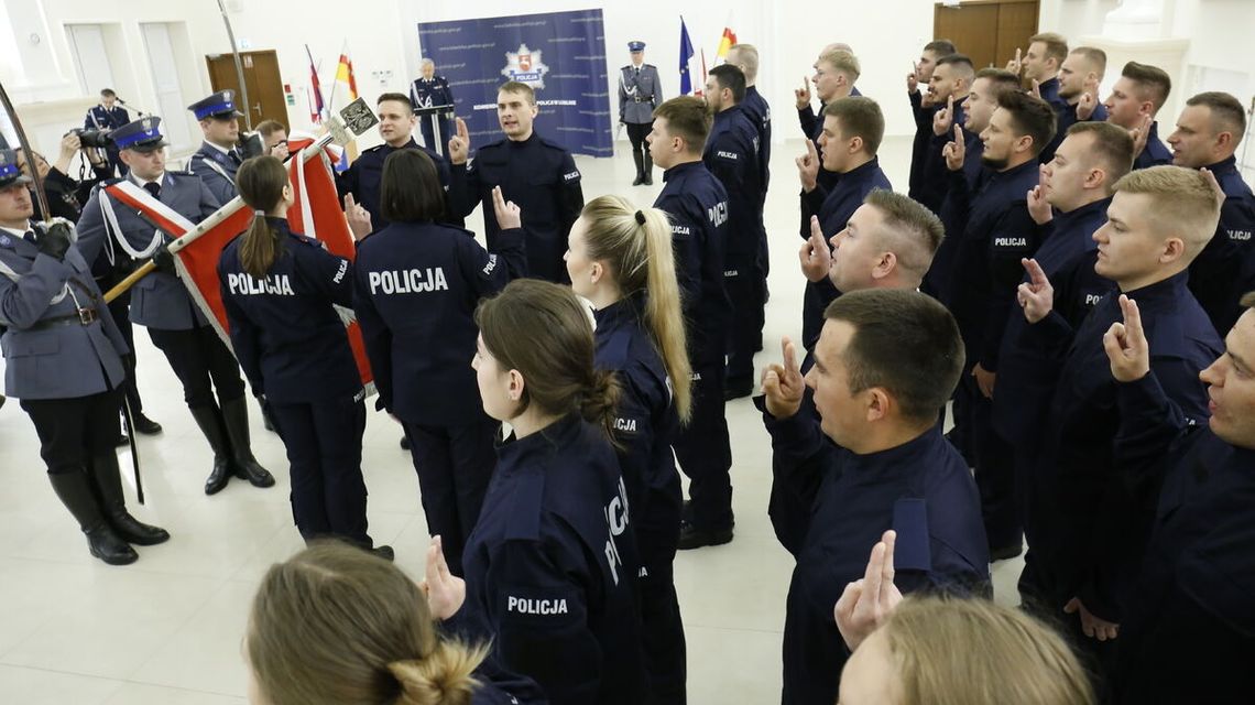 Nowi policjanci złożyli ślubowanie. Wiemy, gdzie będą pracować