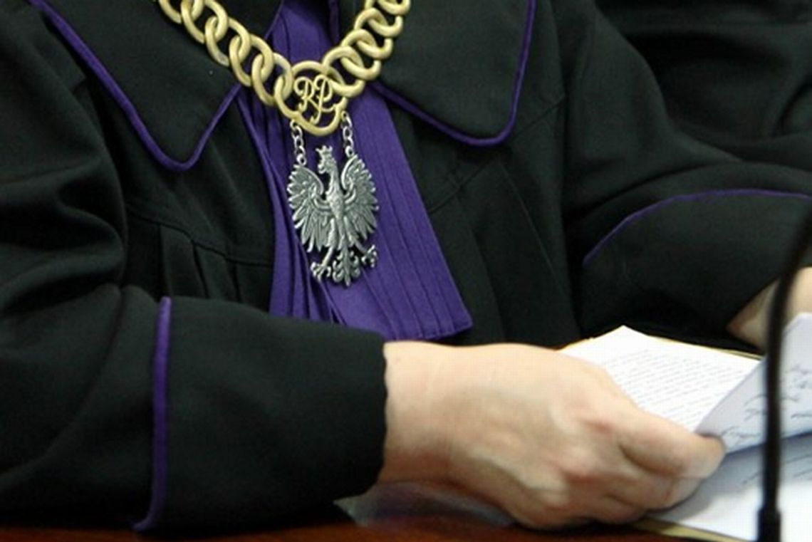 Noworodek utonął w wiadrze z fekaliami. Wyrok dla matki: 10 lat więzienia Noworodek utonął w wiadrze z fekaliami. Wyrok dla matki: 10 lat więzienia