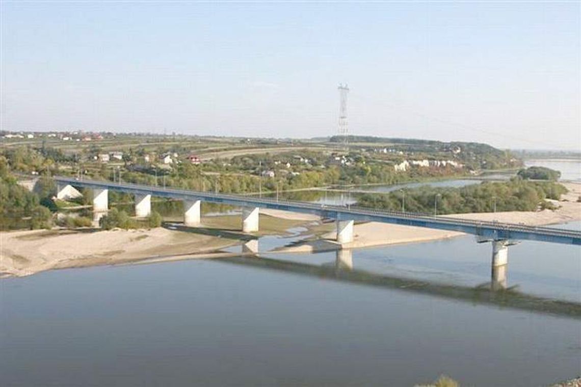 Nowy asfalt na moście w Annopolu. Będą korki w wakacje