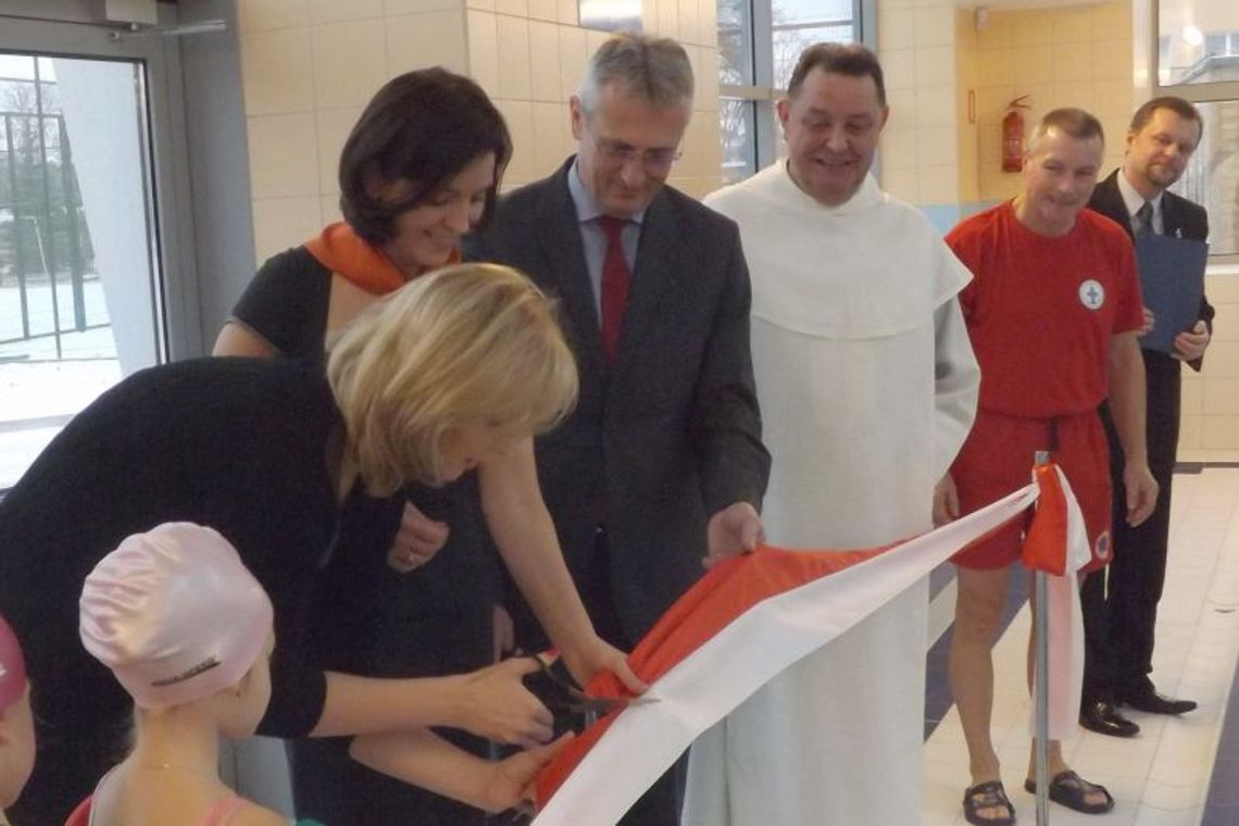 Nowy basen we Włodawie. Otylia Jędrzejczak i Joanna Mucha na otwarciu Nowy basen we Włodawie. Otylia Jędrzejczak i Joanna Mucha na otwarciu