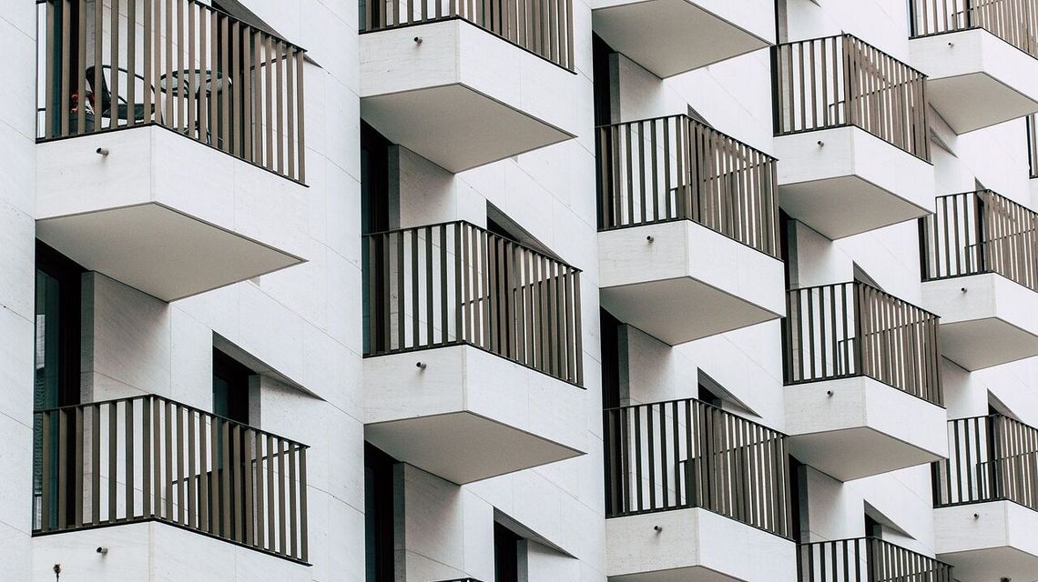 Nowy blok odcięty od wody. W tle konflikt między prezesami