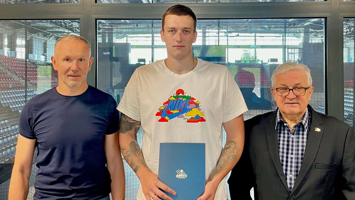 Nowy bramkarz w Azotach Puławy i nowy kontrakt obrotowego