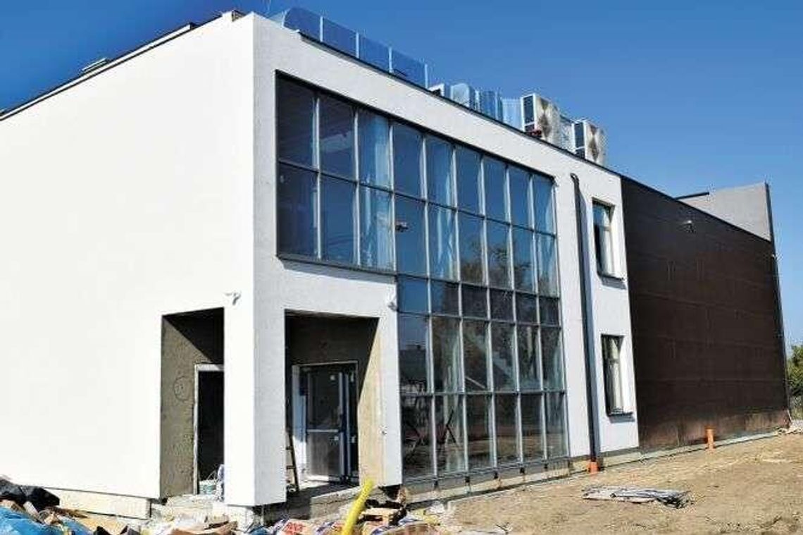 Nowy budynek szkoły w Gołębiu prawie gotowy [zdjęcia]