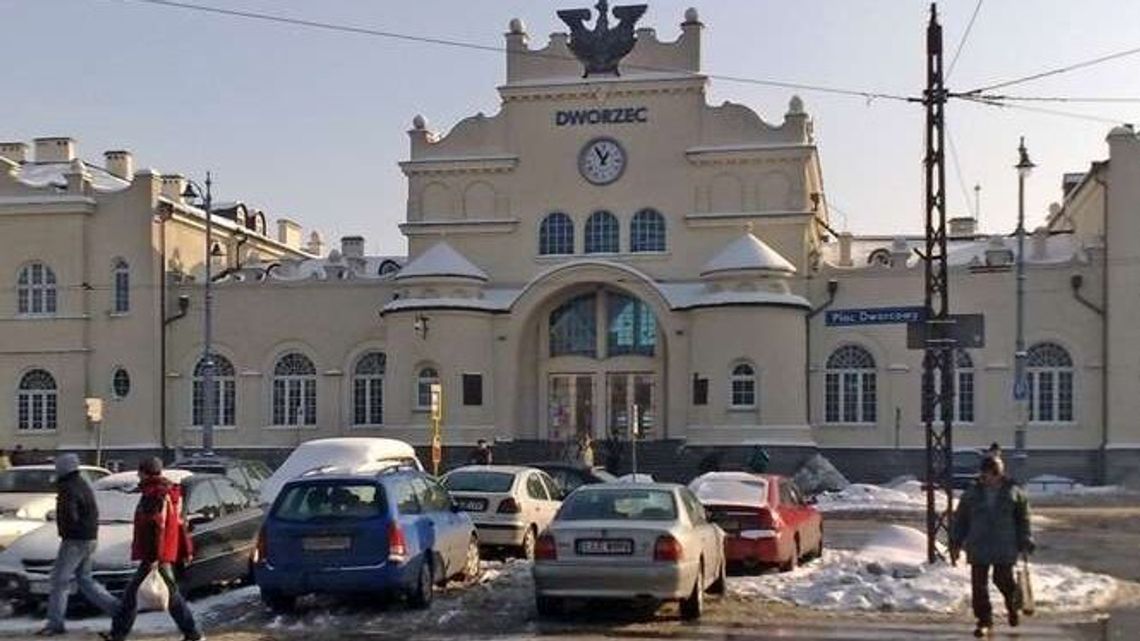 Nowy, darmowy parking przy stacji Lublin Główny. Ma pomieścić 100 samochodów Nowy, darmowy parking przy stacji Lublin Główny. Ma pomieścić 100 samochodów