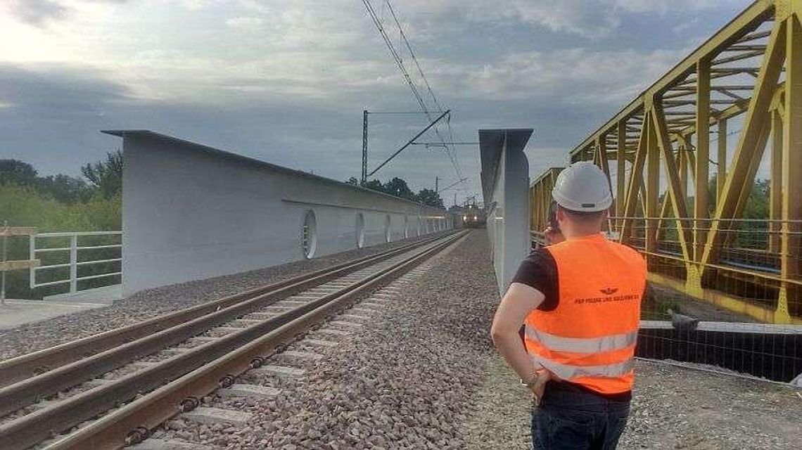 Nowy most nad Wieprzem koło Dęblina. Pociągi towarowe już tędy jeżdżą