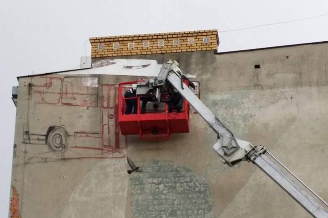 Nowy mural powstaje na kamienicy w centrum Lublina Nowy mural powstaje na kamienicy w centrum Lublina
