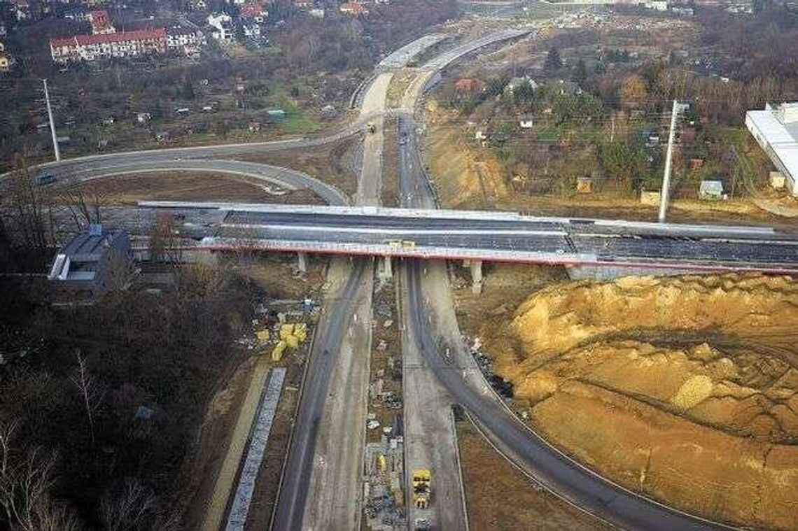 Nowy odcinek ul. Boh. M. Cassino coraz bliżej otwarcia [zdjęcia]