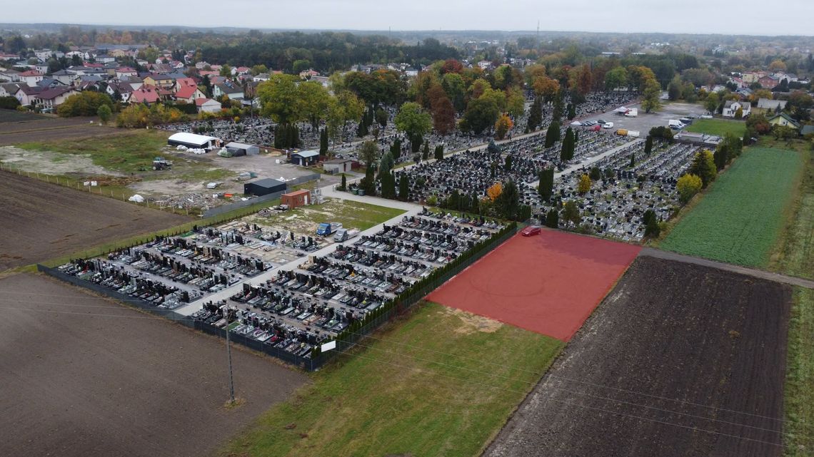 Nowy parking przy cmentarzu w Opolu Lubelskim Nowy parking przy cmentarzu w Opolu Lubelskim