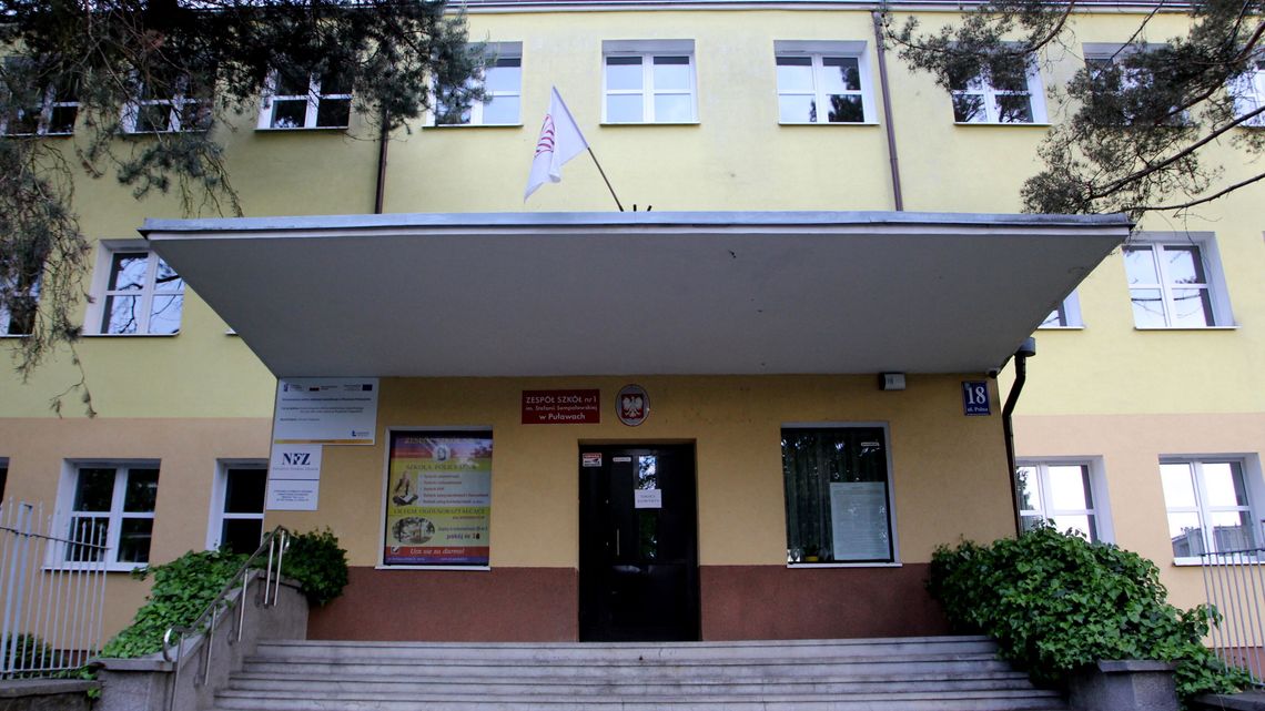 Nowy parking, zieleń i boisko dla puławskiego zespołu szkół