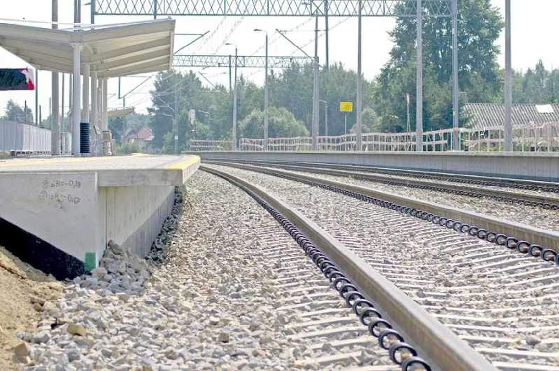 Nowy peron już jest. Będą też wiaty i ławki