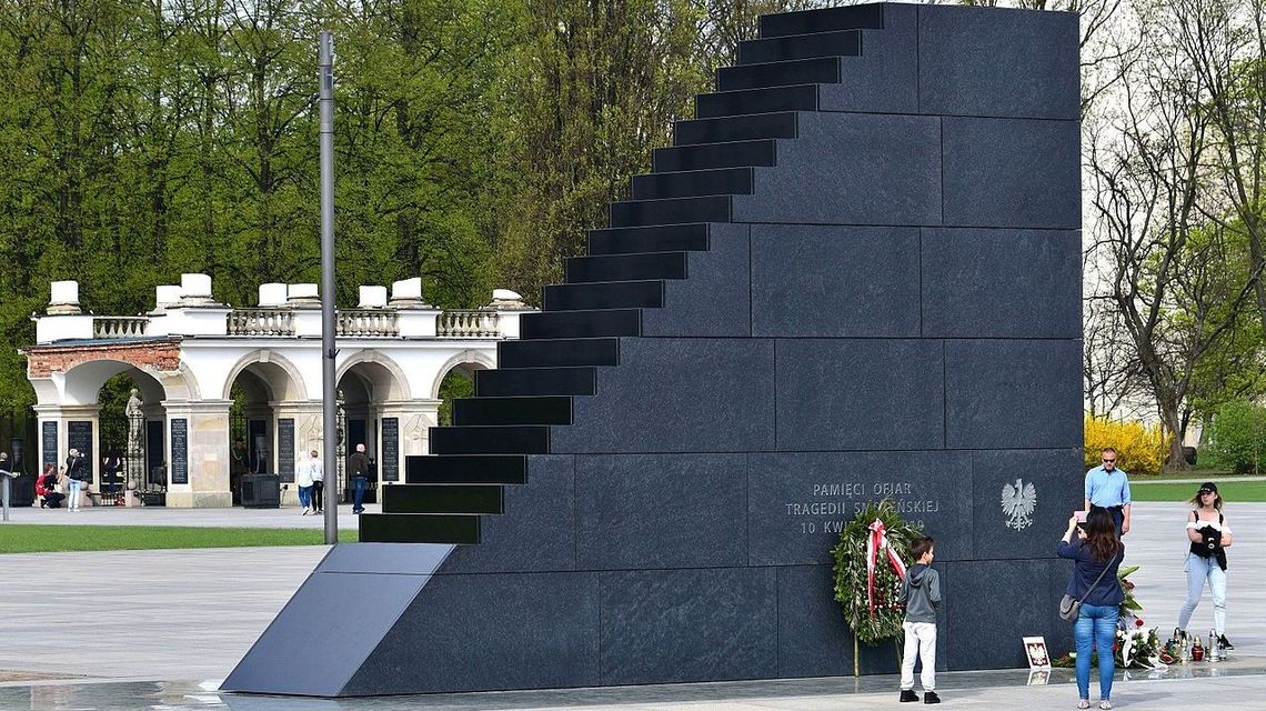 Nowy pomysł na pomnik ofiar katastrofy smoleńskiej w Lublinie. Miałby stanąć na pl. Litewskim