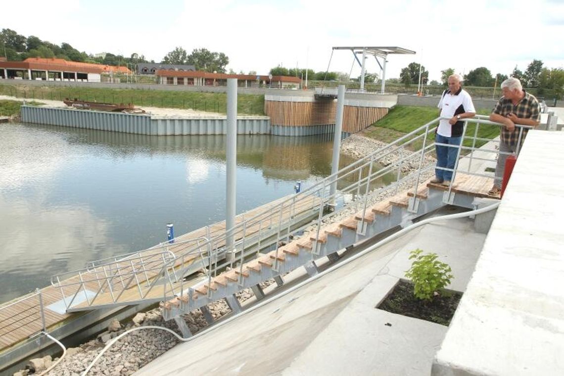 Nowy port w Puławach: Jest gdzie cumować. Tylko wody brak (zdjęcia)