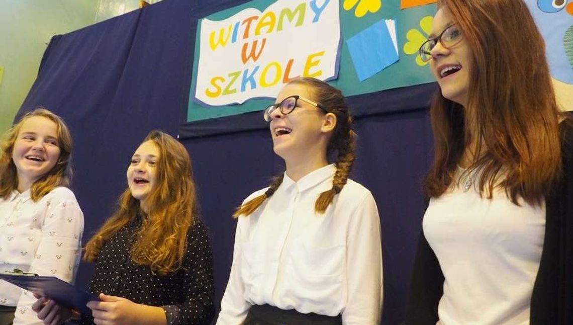 Nowy rok szkolny. 4,5 mln uczniów pójdzie dziś do szkół