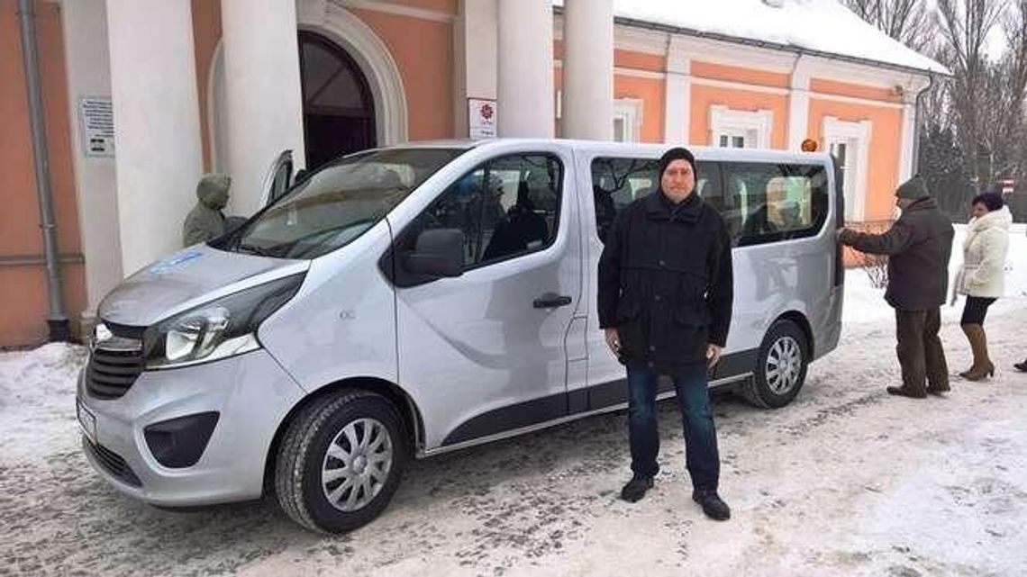 Nowy samochód od Caritasu 