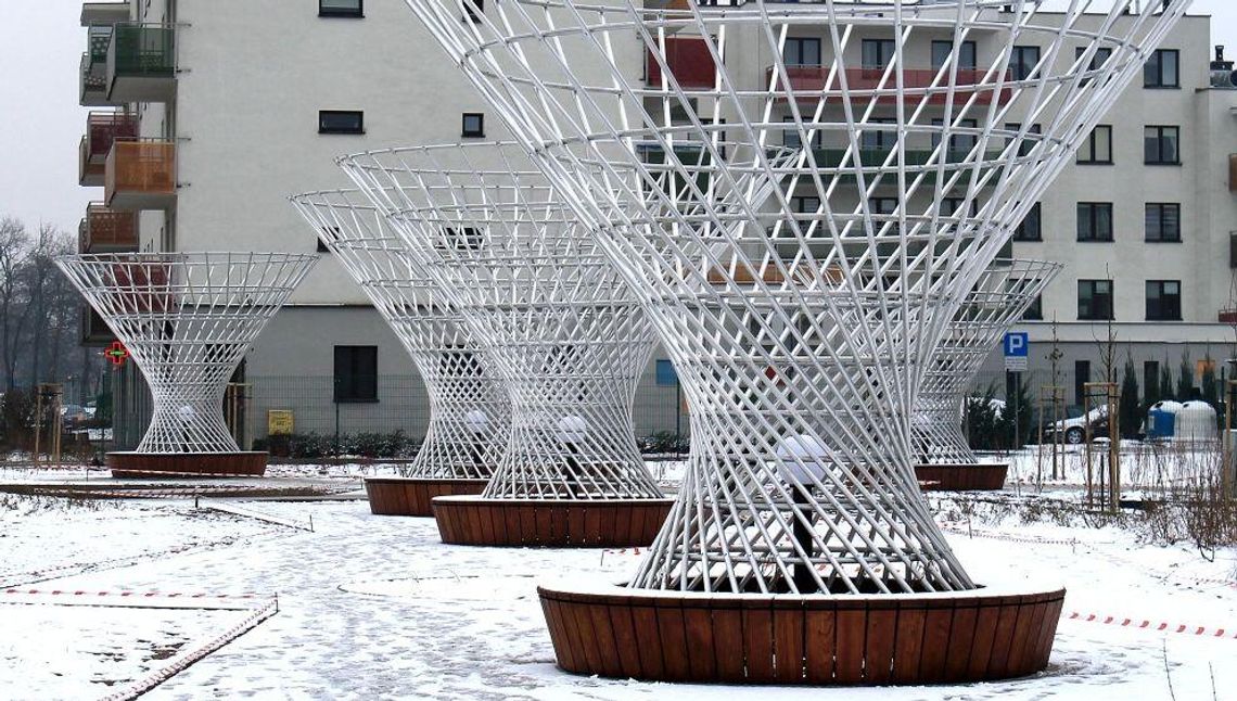 Nowy skwer w Puławach inspiruje internautów. "Czy to teleport"?