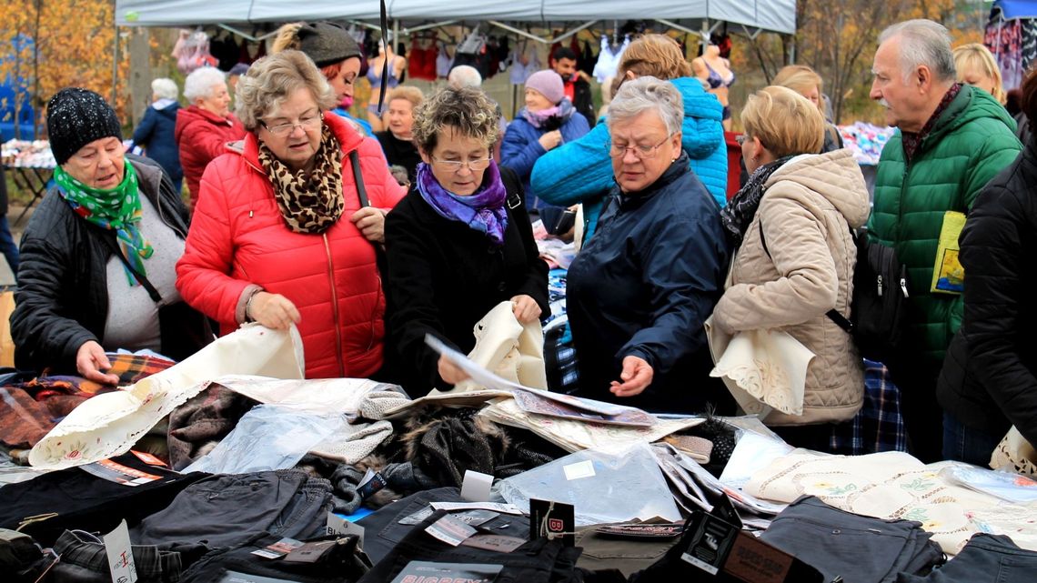 Nowy targ w Puławach już działa. Przyszły tłumy klientów [zdjęcia]