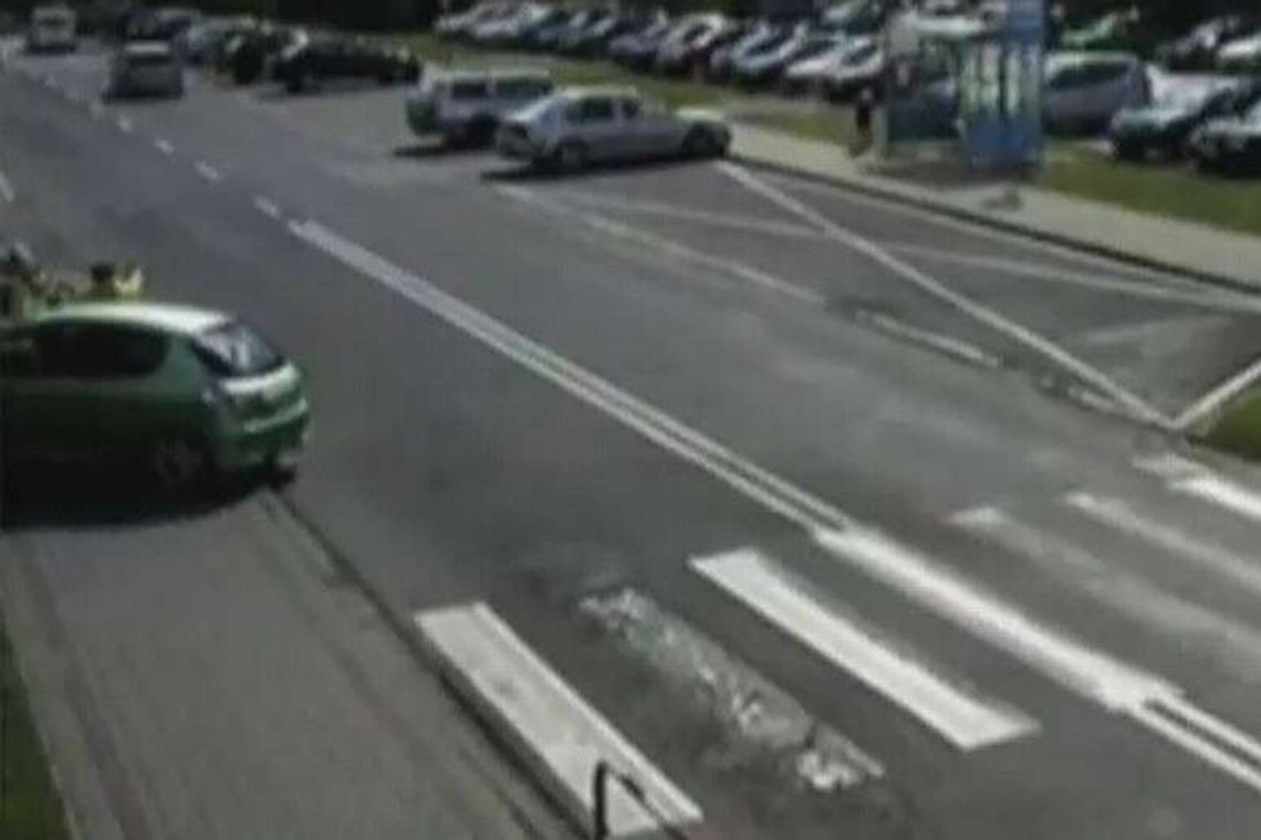 Nowy Tomyśl. Samochód wjechał w grupę przedszkolaków (wideo)