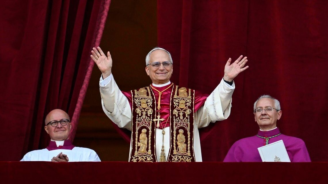 Nowym papieżem został kardynał Robert Prevost z USA i przyjął imię Leona XIV. Pierwsze słowa biskupa Rzymu