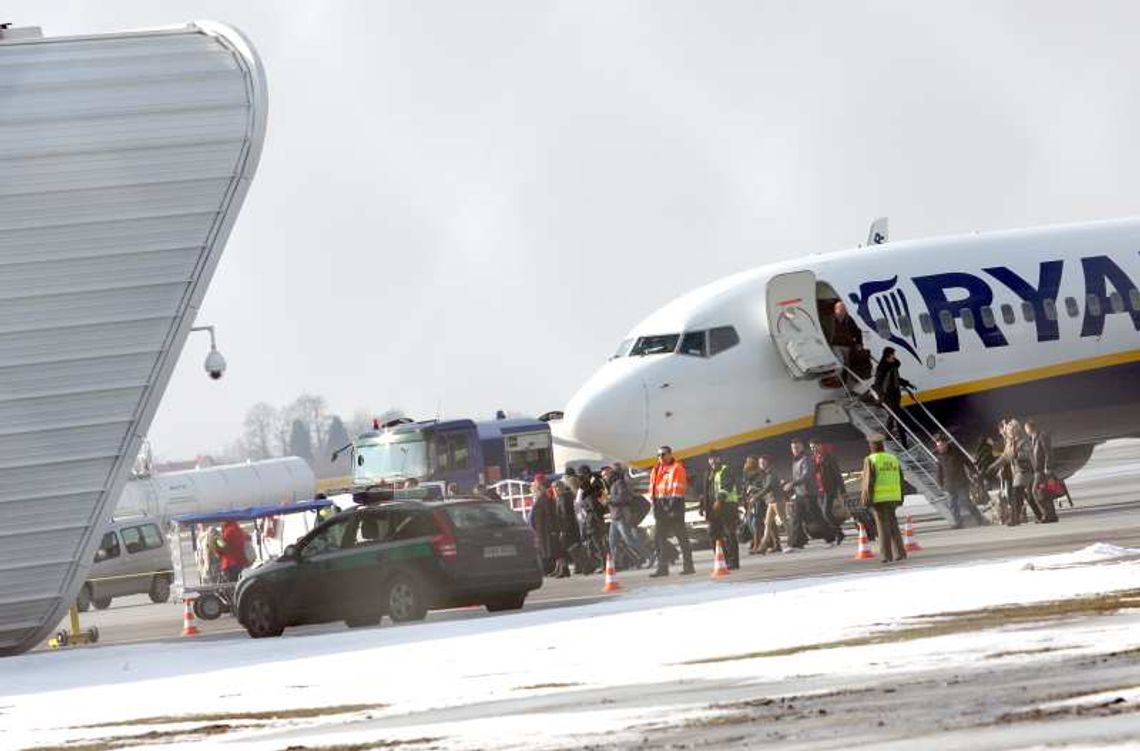 Nóż i \"bomba\" na lotnisku Lublin. Szef ochrony odchodzi