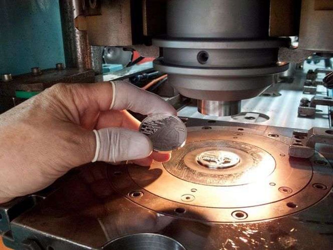 Numizmaty ze złota i srebra. Muzeum sprzeda je i kupi pamiątki po Sienkiewiczu