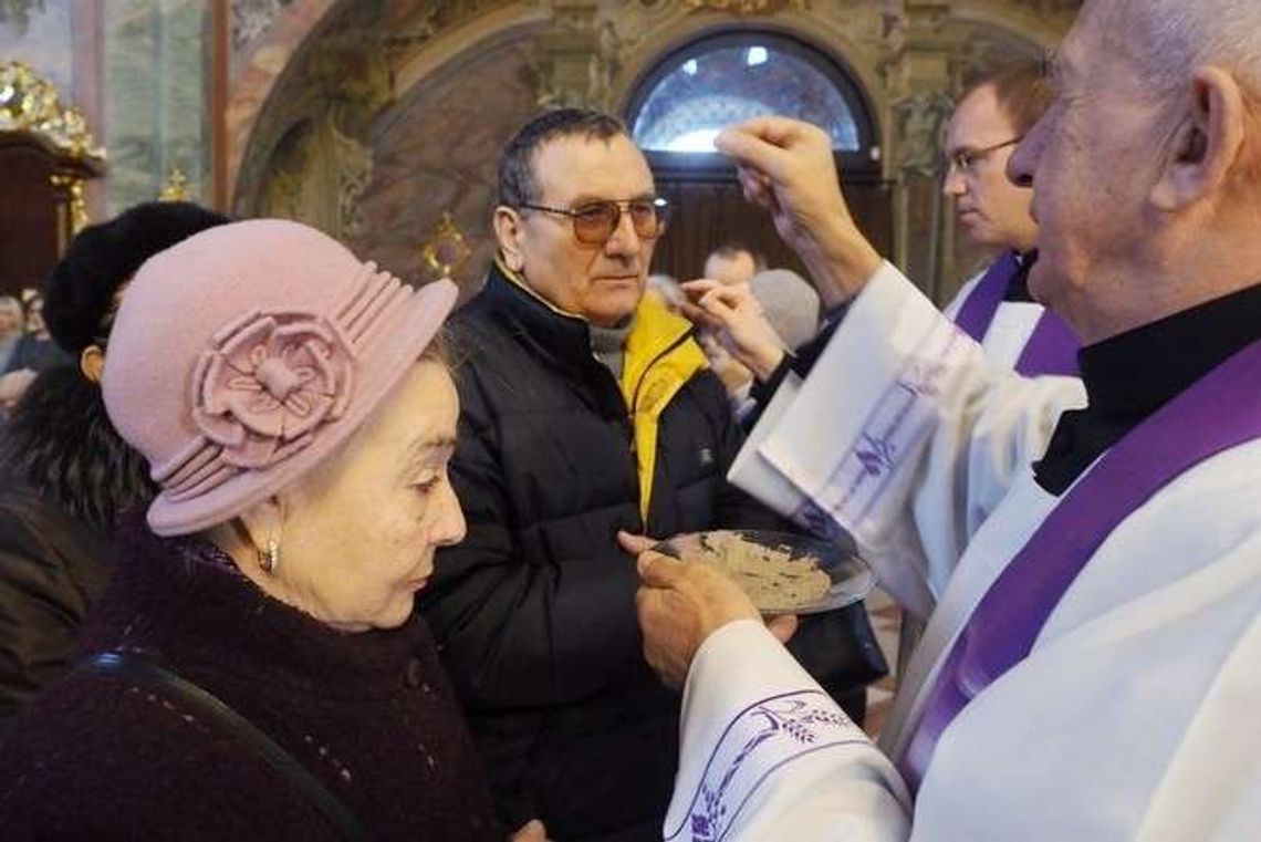 O chlebie i wodzie, w intencji rodzin. Środa Popielcowa i początek Wielkiego Postu