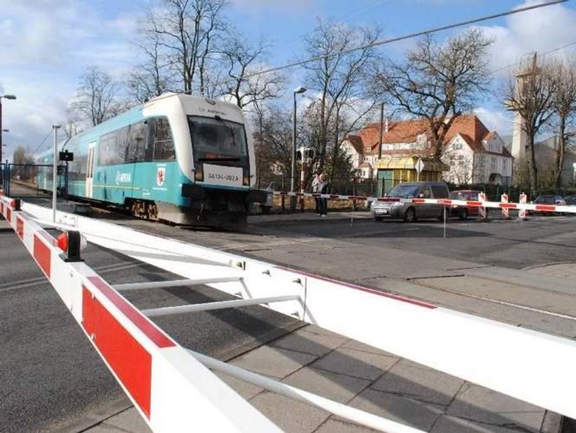 O krok od tragedii. Nietrzeźwy dróżnik nie zamknął rogatek